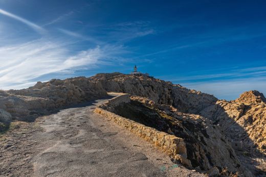 The path to the Ile Rousse lighthouse